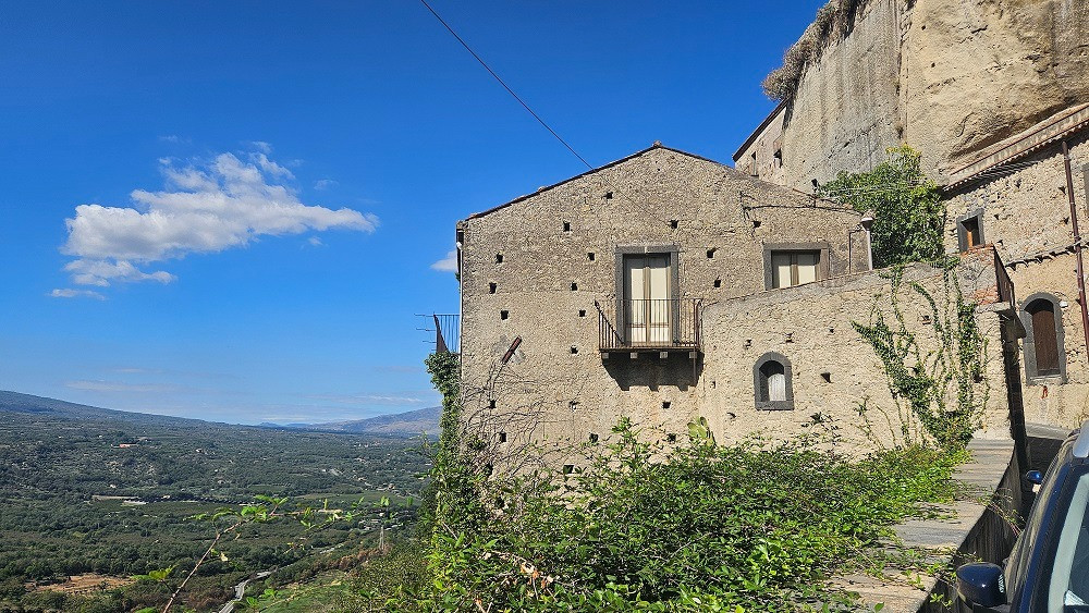 Castiglione, Wine & Ricotta tasting with Alcantara Gorges
