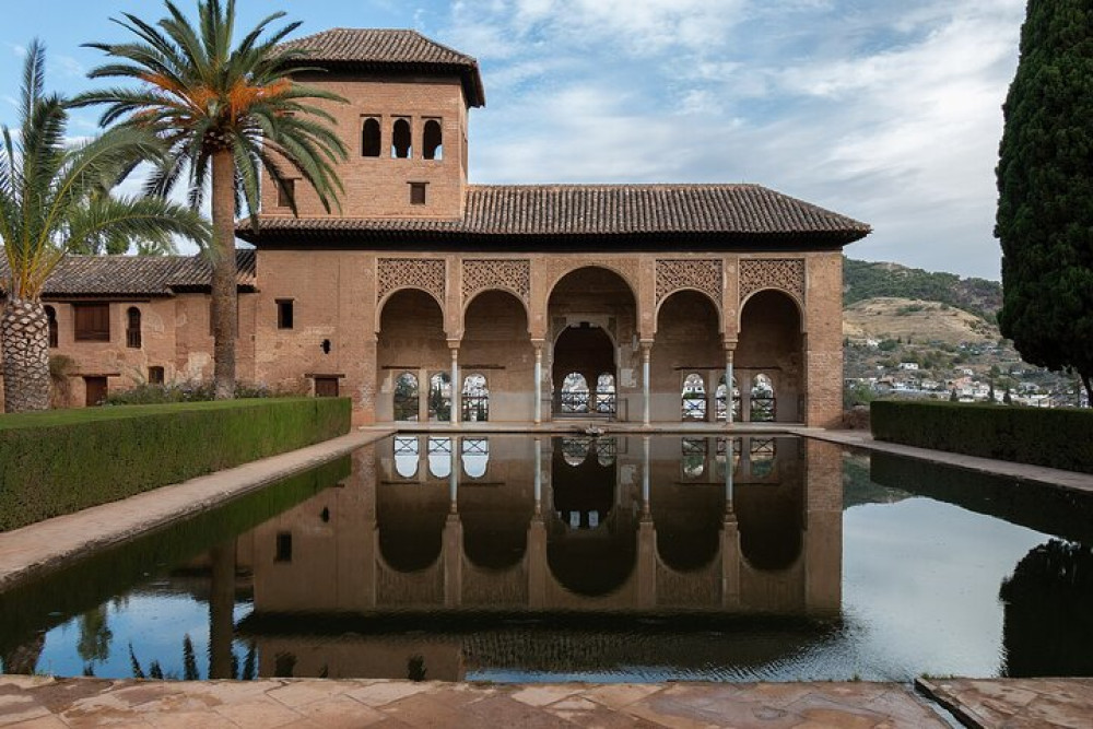 Discover Alhambra and Nasrid Palaces Private Guided Experience