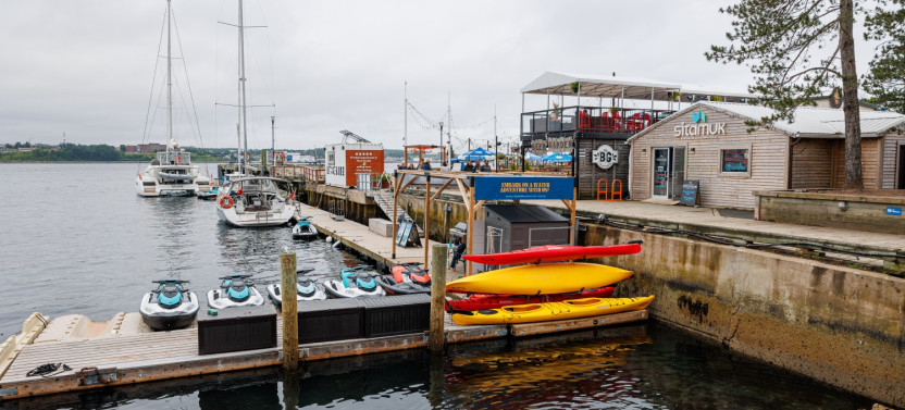 Halifax Waterfront Tour with Boardwalk, Pier 21 and Titanic