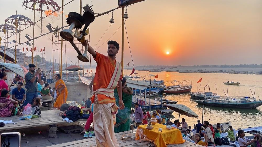 6-Day Golden Triangle & Varanasi Tour with Taj Mahal and Ghats