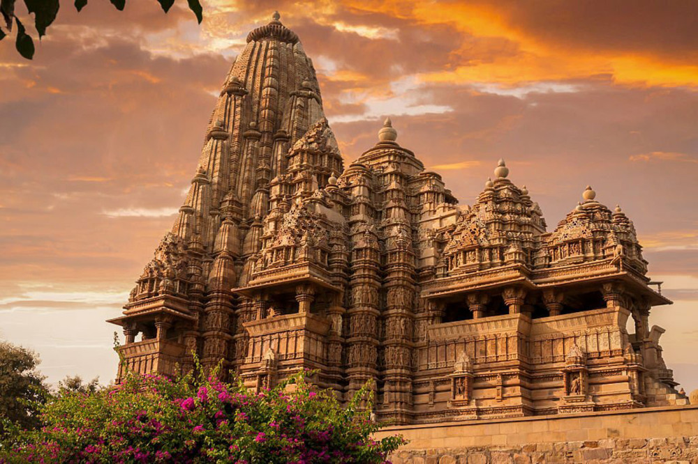 10-Day Golden Triangle Tour With Orchha and Khajuraho Temples