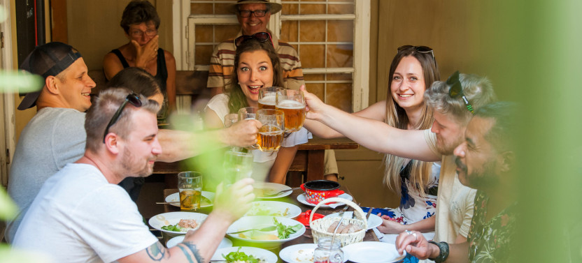 One Prague Tour: The Castle Side with Local Food & Beer