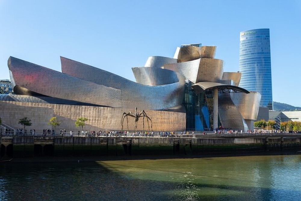 Private Guggenheim Museum Bilbao Tour with Local Guide