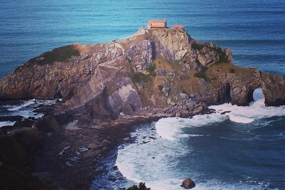 Gaztelugatxe and Basque Tour: Mundaka and Gernika from Bilbao