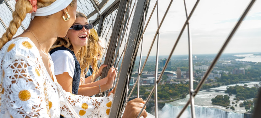 Niagara Falls Night Tour: Boat, Skylon & Journey