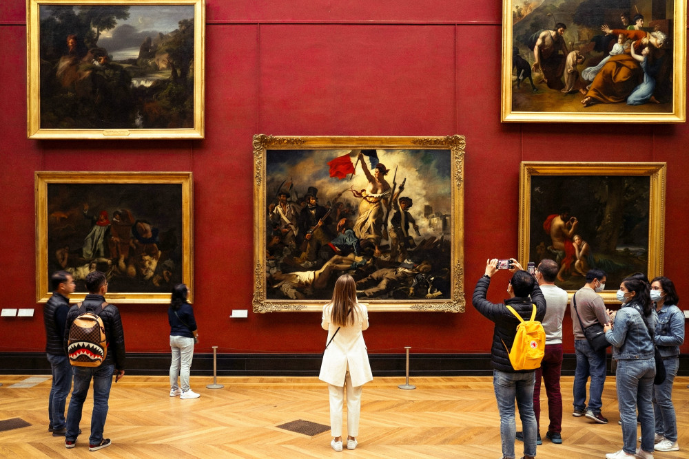 Curated Louvre Museum Guided Tour with Mona Lisa & Highlights