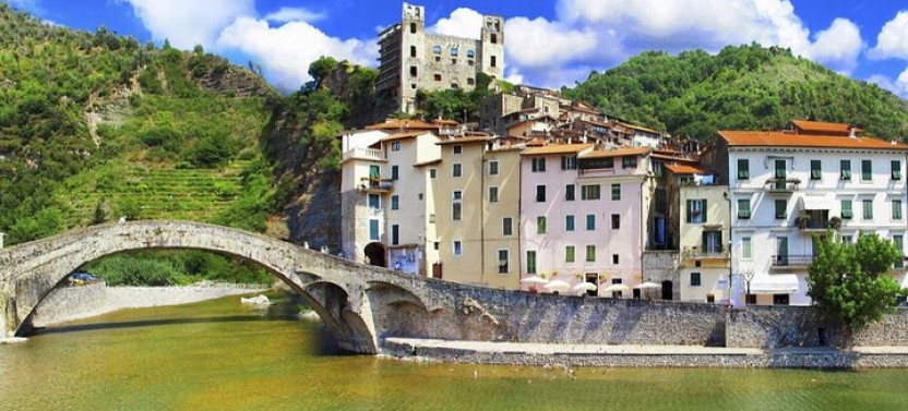 Private Luxury Italy and French Riviera Day Tour: Sanremo, Dolceacqua & Men