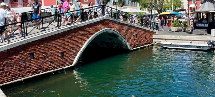 Private Full-Day French Riviera Tour of Saint-Tropez, Port Grimaud & Ramatu
