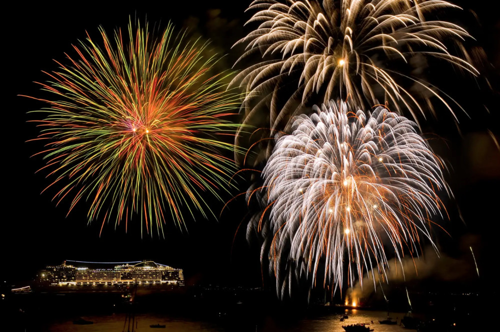 Ferragosto Small-Group Sunset Boat Cruise with Fireworks & Dinner in Posita