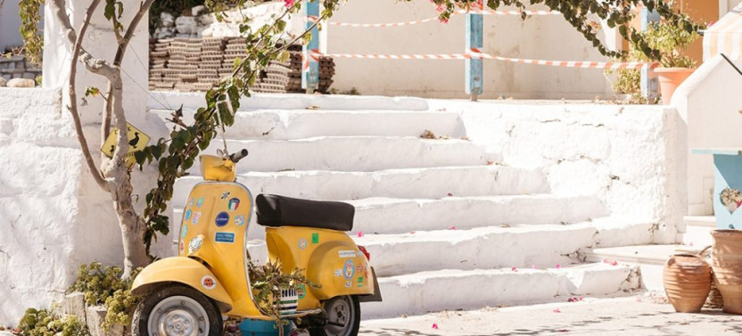 Naxos Highlights Bus Tour with a Swimming Stop at Apollonas Village