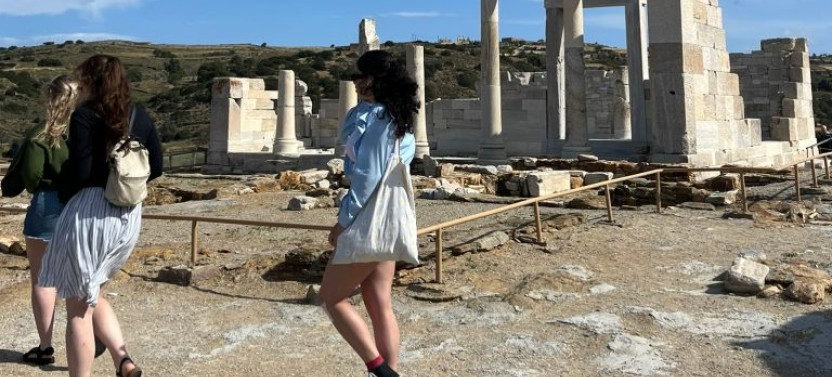 Naxos Small Group Tour: Explore Naxos Villages by Mini Bus