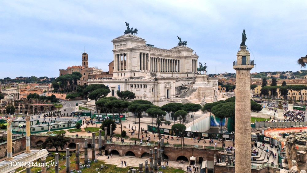 Private Chauffeur-Driven Tour of Rome:Top 10 Highlights + Tour Leader