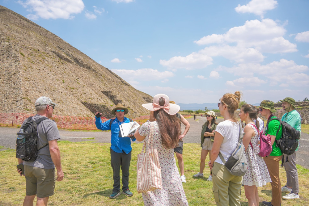 Teotihuacan, Tlatelolco & Basilica of Guadalupe Tour with optional Lunch