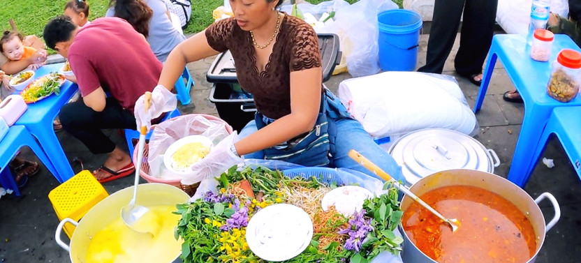 Siem Reap Street Foods Tour by Tuk Tuk with Personal Guide