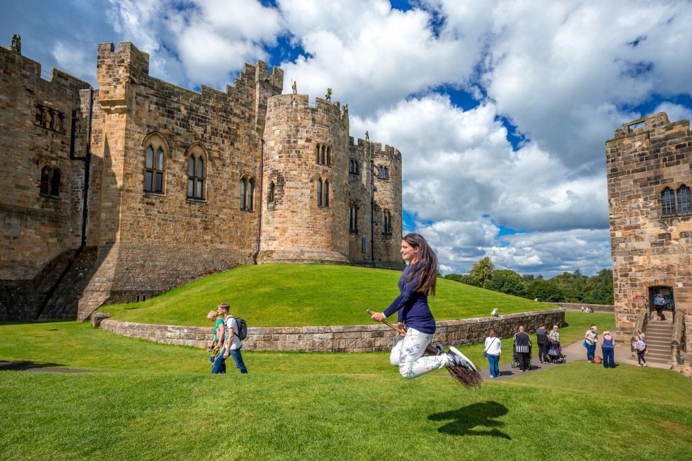 Alnwick Castle and Bamburgh From Edinburgh (16-seater coach)