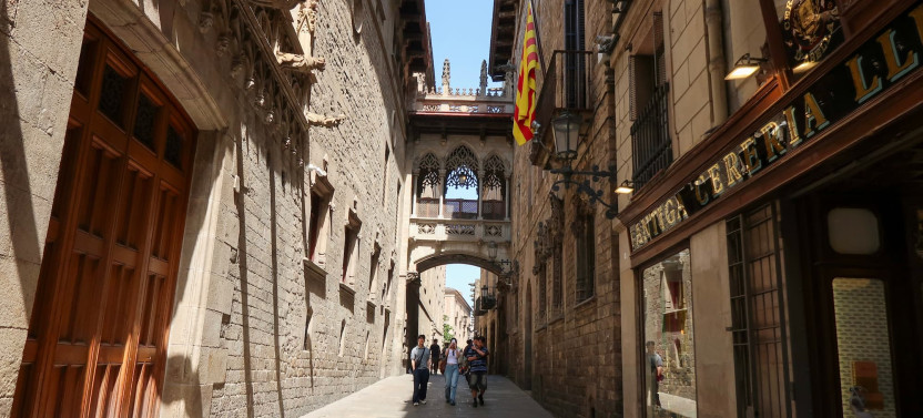 Barcelona Gothic Quarter & El Born Tour with Santa Maria del Mar Entry, photo 5 of 11