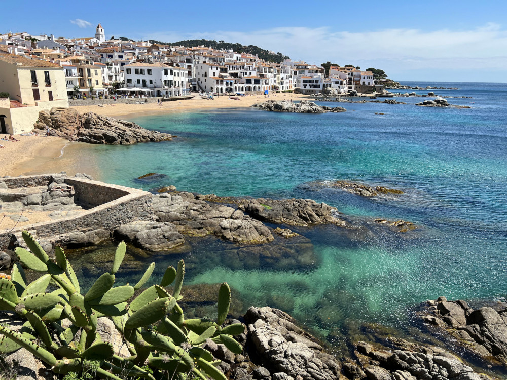 Costa Brava Private Day Trip from Barcelona: Peratallada, Pals & Calella