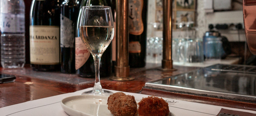 Barcelona Gothic Quarter Tapas & Wine Private Tour, photo 5 of 10