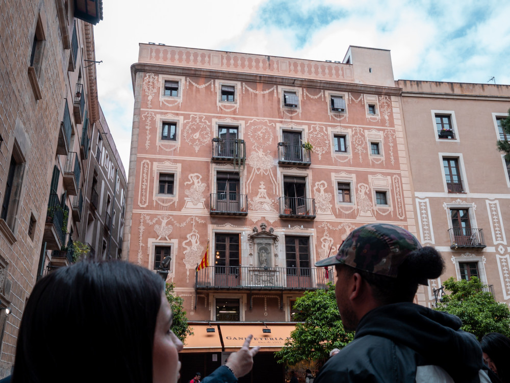 Barcelona: PRIVATE Gothic Quarter Tapas & Wine Tour