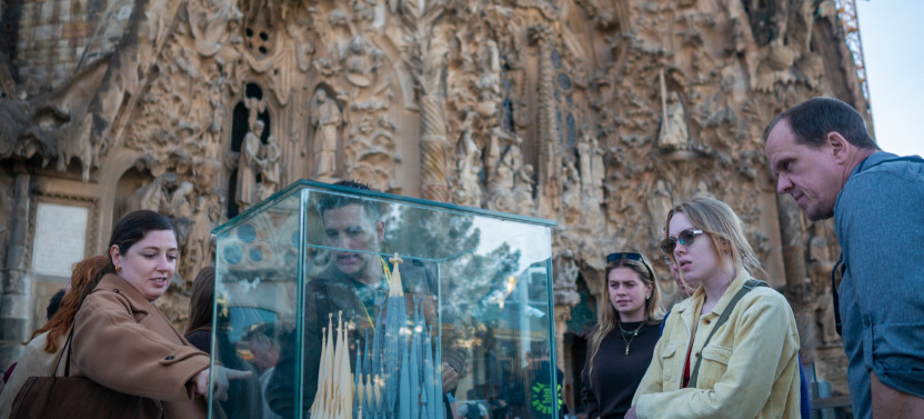 Small Group Sagrada Familia Skip the Line Tour, photo 3 of 10
