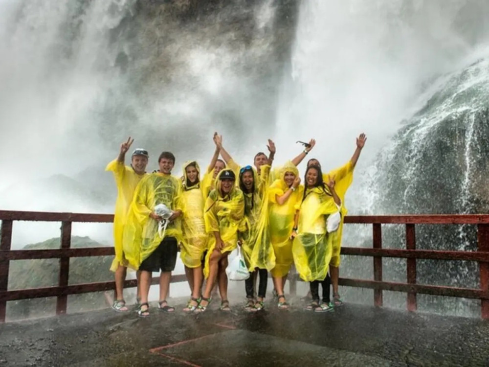 Niagara Falls USA Night Tour: Cave of the Winds and Fireworks