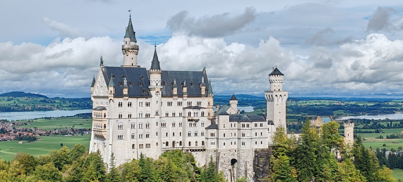 Munich: Neuschwanstein Bus Tour incl. Oberammergau or Alpine Coaster