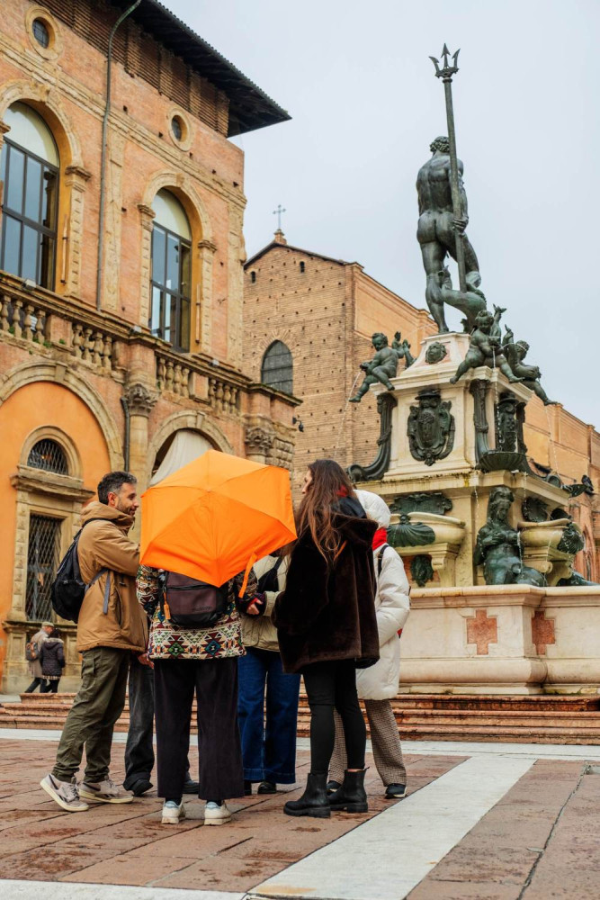 Bologna: City Centre Express Food Tour Includes 4 Tastings with Local Guide