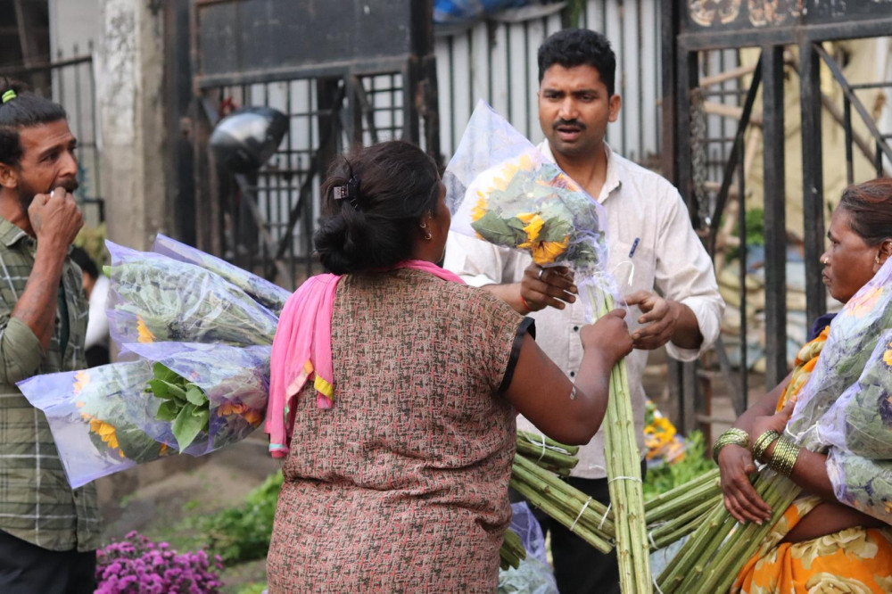 Mumbai Morning Market Tour with Reshma, a Local Chef