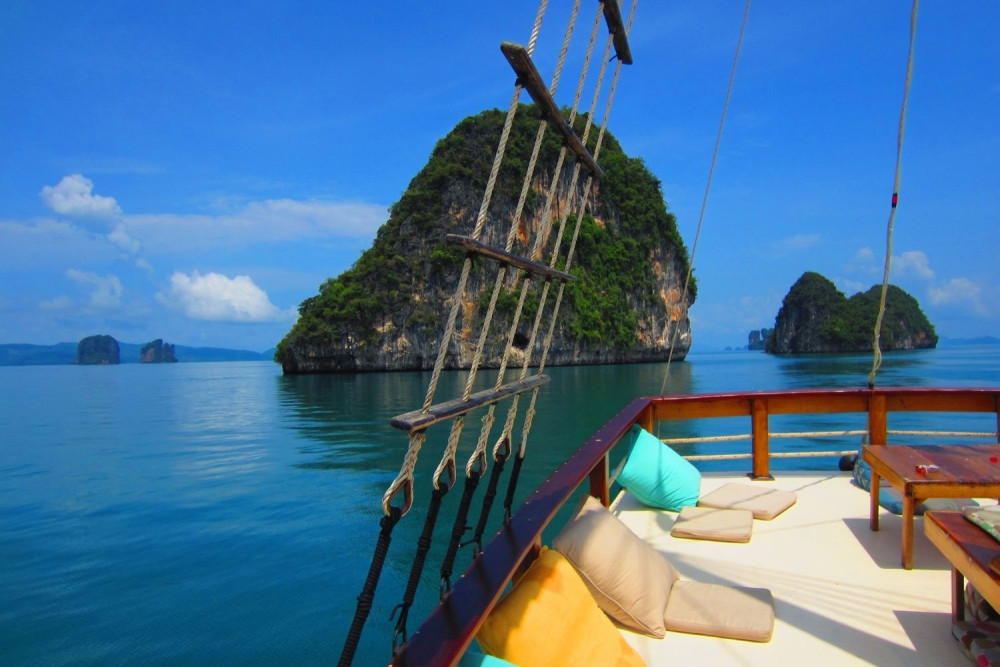 Phang Nga Bay - Relaxed Tour on a cosy Comfortable Boat