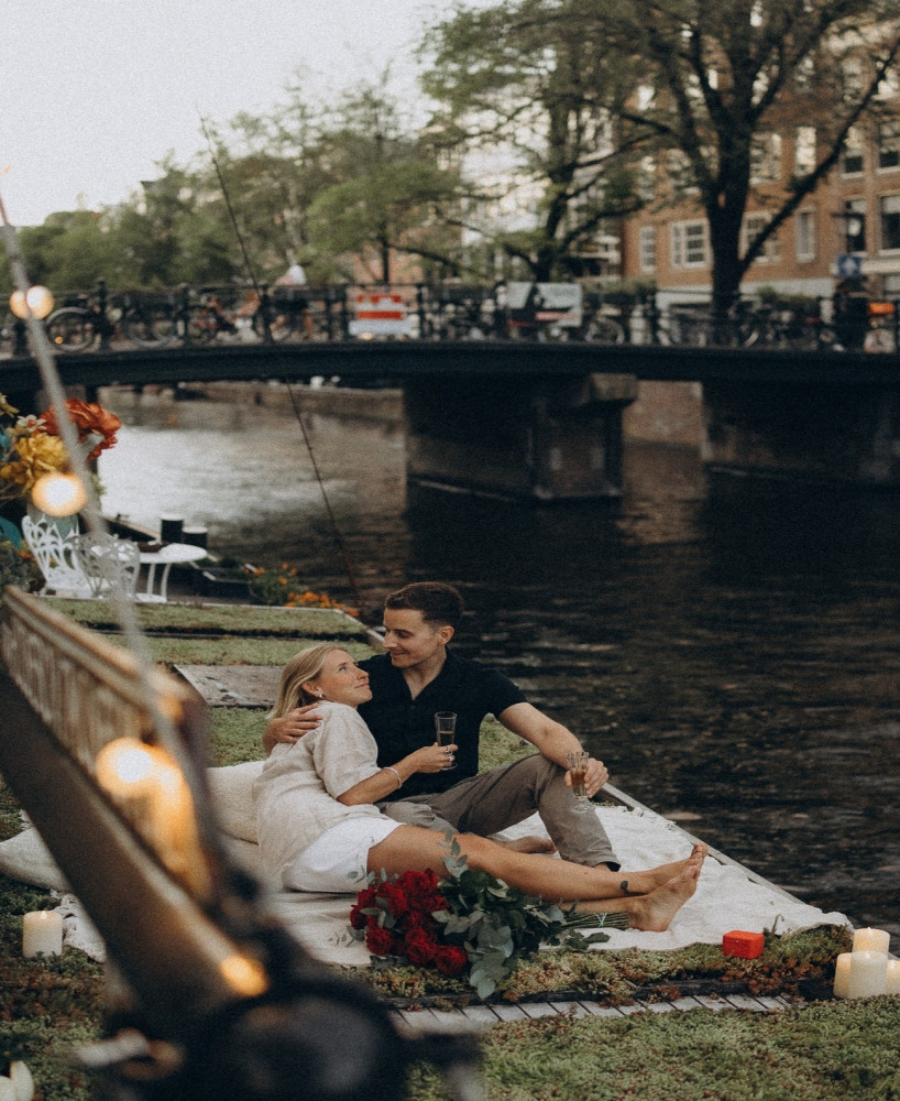 Private Houseboat Proposal on the Prinsengracht with Champagne
