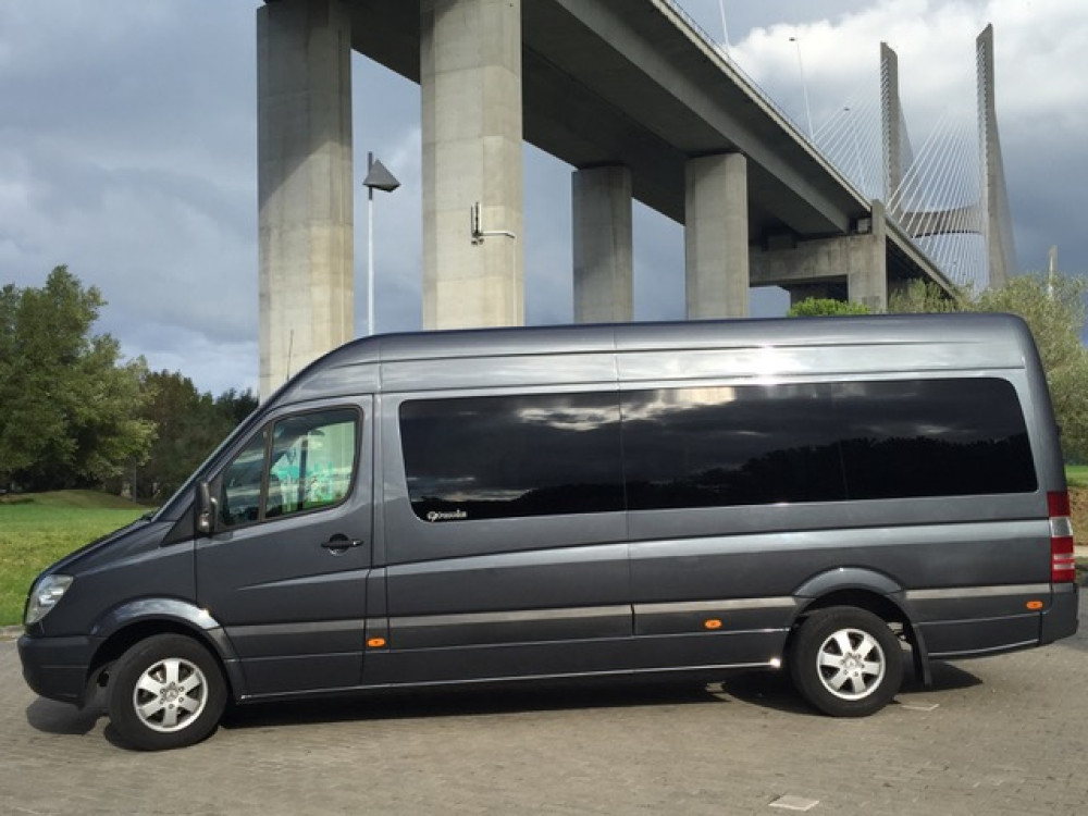 Private van Transfer Lisbon - Porto