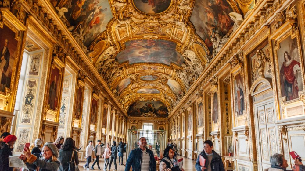 Louvre at Night: Skip-the-Line Tour with a Local