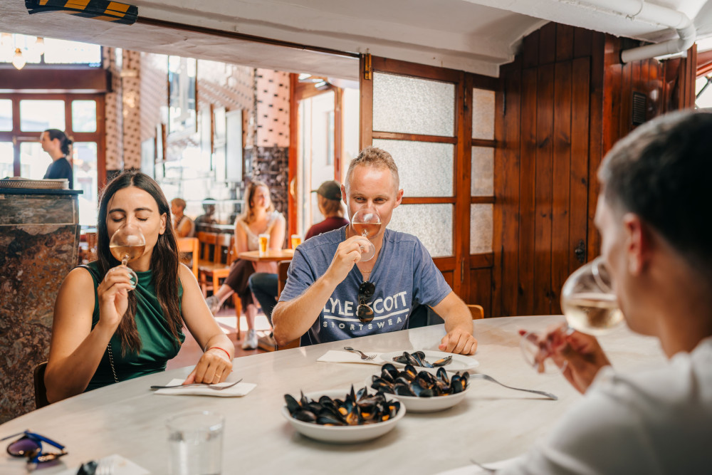 Valencia Food Tour with Tapas & Drinks with a Local