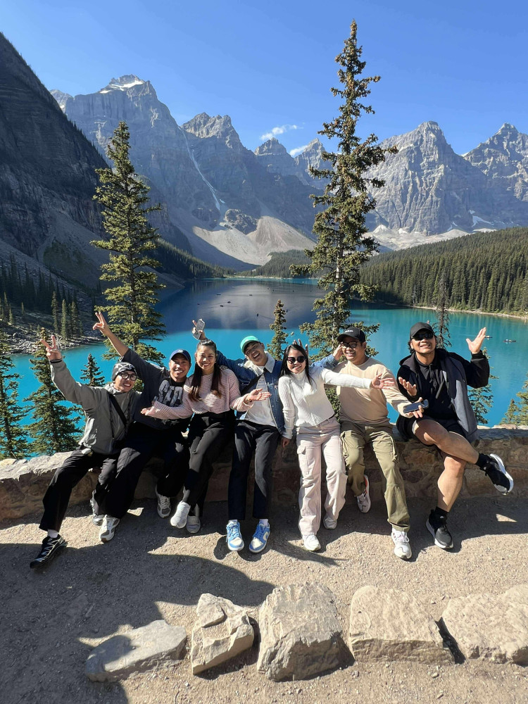 Moraine Lake, Lake Louise, Emerald & Johnston Canyon Shared Tour