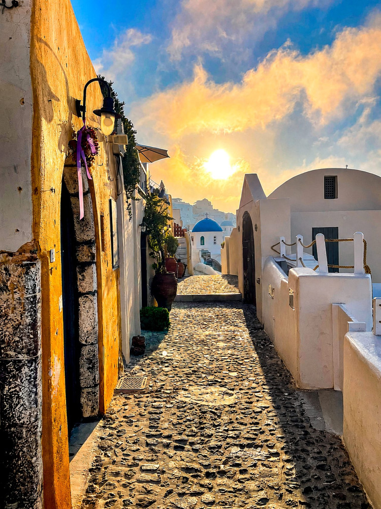 Beat The Crowds Oia Private Morning Tour