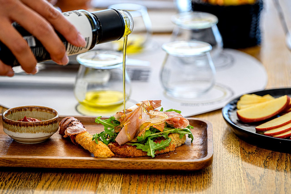 Santorini: Olive Oil Tasting & Farm-to-Table Private Experience