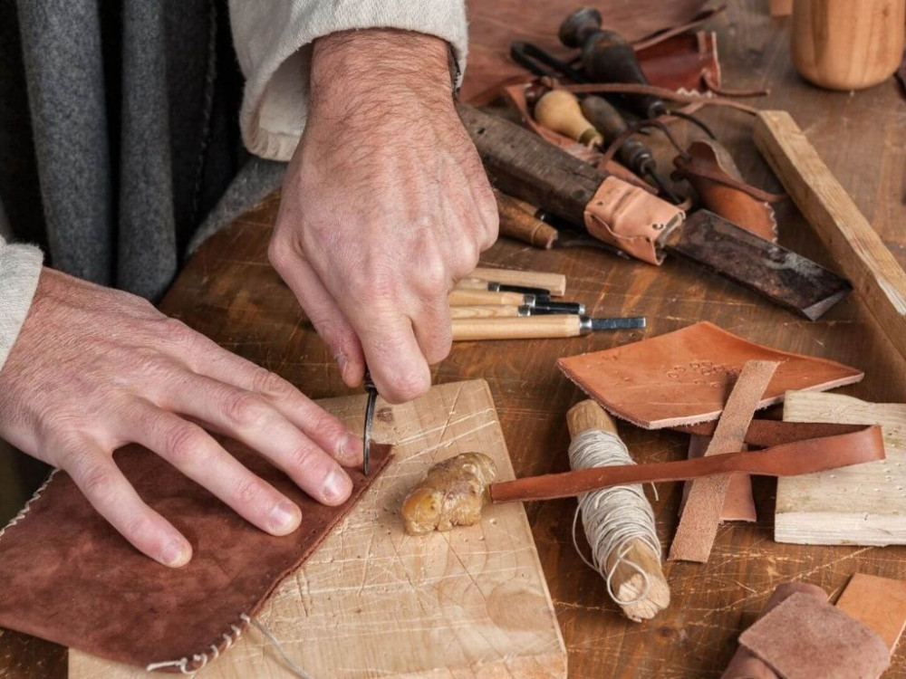 Florence Oltrarno Artisan Walking Tour & Wine Windows