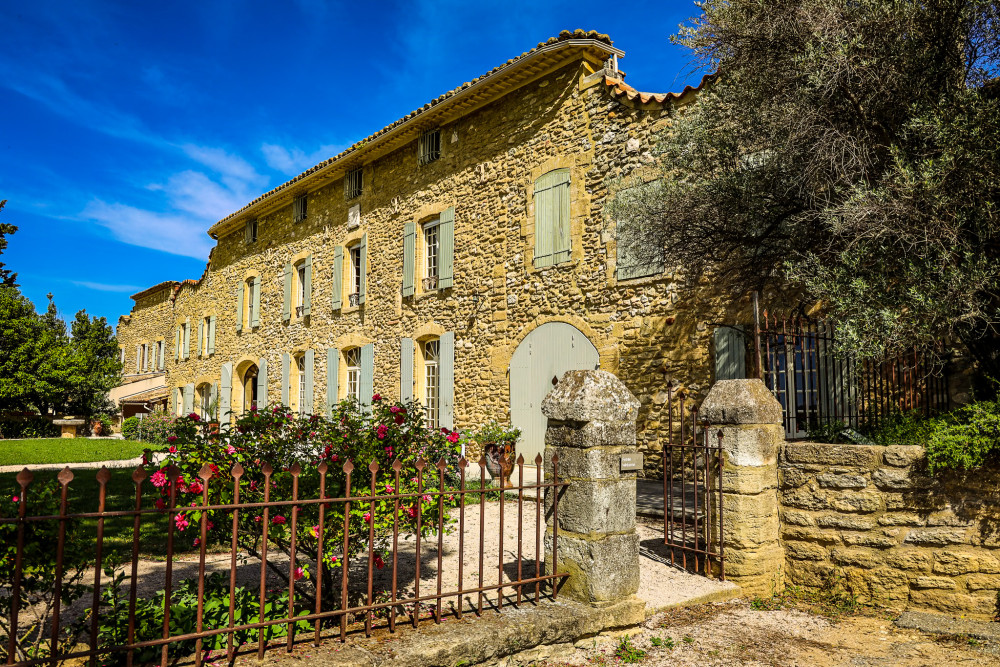 Wines of Châteauneuf-du-Pape - History, Heritage & Finest Vineyards