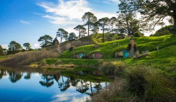 A picture of Private 3 Day Tour: Hobbiton, Rotorua Geothermal Valley & Hamilton Gardens