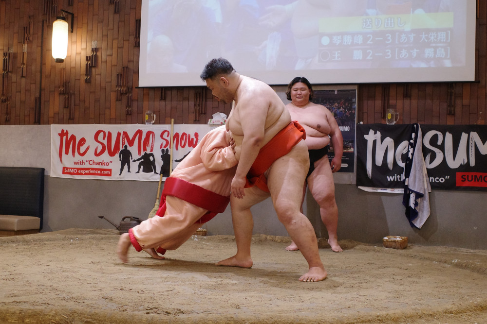 the SUMO show with Lunch in Tokyo