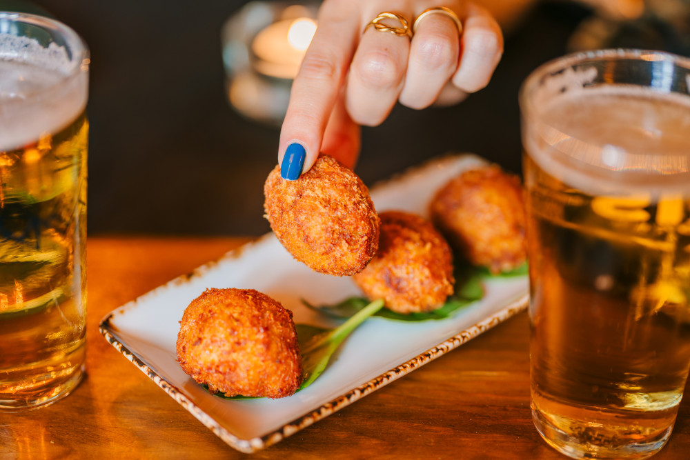 Palma de Mallorca Food Tour with Tapas & Drinks with a Local