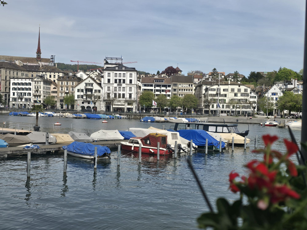 Private Zurich City, Lake Cruise and Chocolate