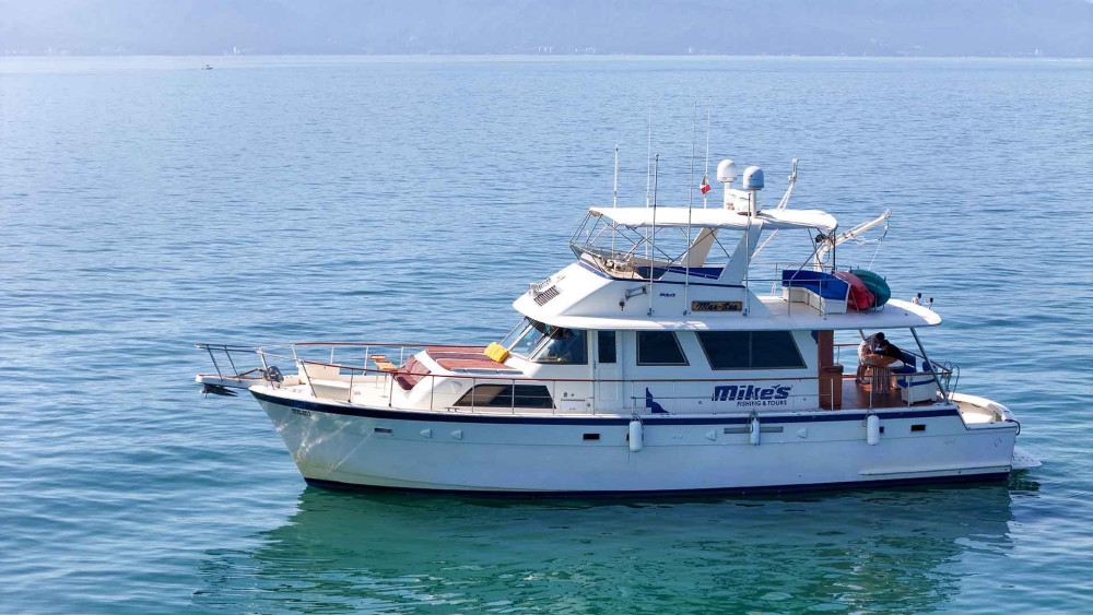 4-Hour Luxury Hatteras 61' Charter | Nuevo Vallarta