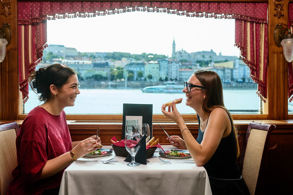 Dinner & Boat Cruise With Live Music