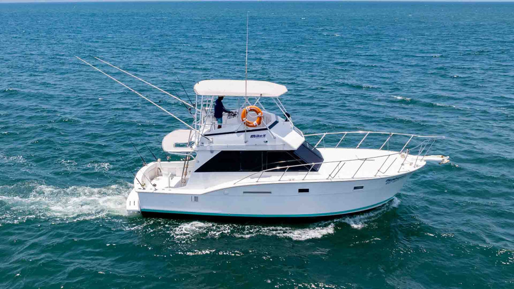 5-Hour Private Hatteras 42' Charter | Isabella II