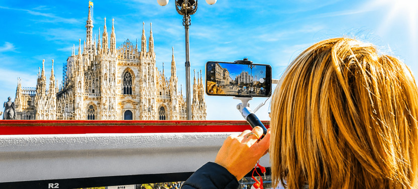 Milan: Duomo & Rooftops Guided Tour with Lift Ticket,country Italy