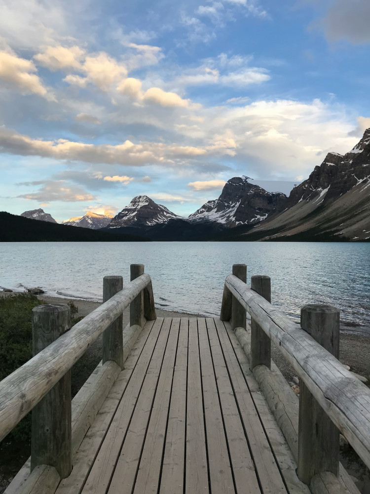 Winter Icefields Parkway Peaks & Frozen Lakes Tour from Calgary