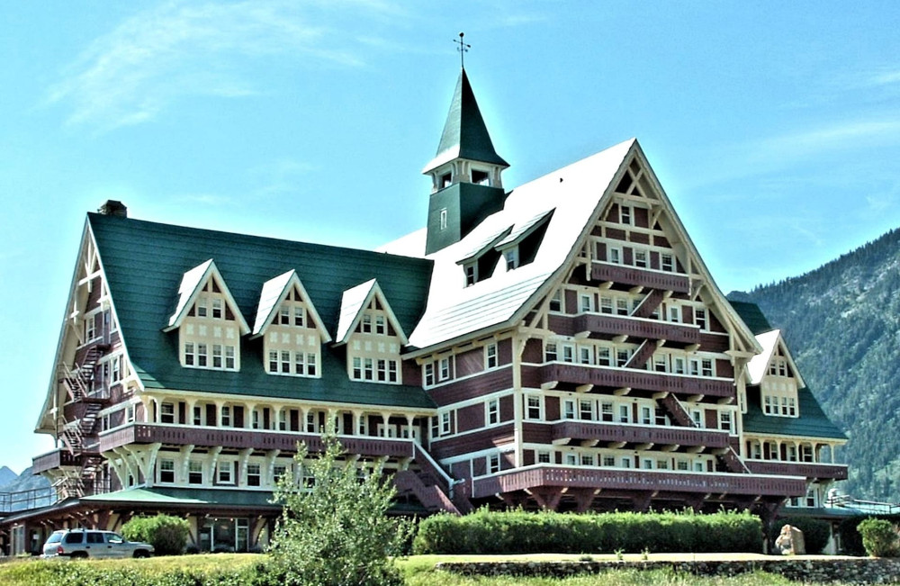 Private Full-Day Waterton Lakes National Park Tour from Calgary