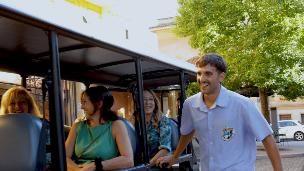 Ride Like Caesar, Eat Like a Gladiator in a Golf Cart: Colosseum & Takeway