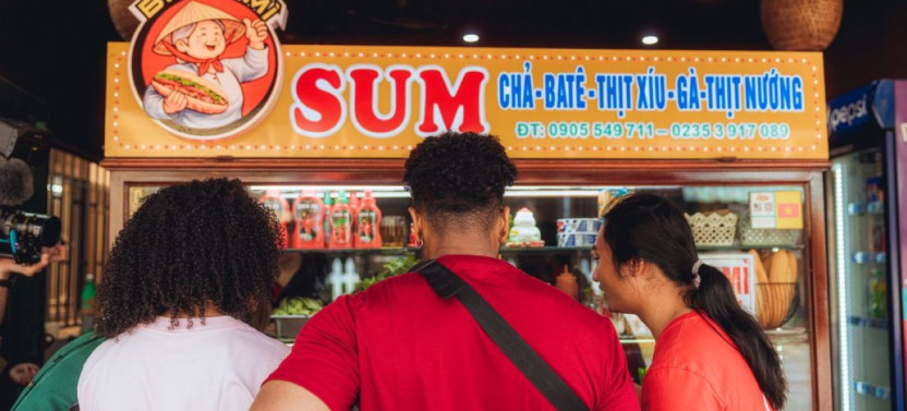 Hoi An Old Town Street Food Tour & Local Beer